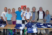Remise des dossards à l'arrivée des bateaux